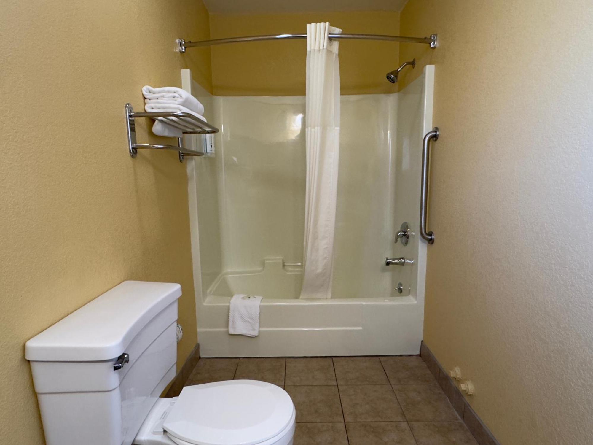 Quality Inn 2*