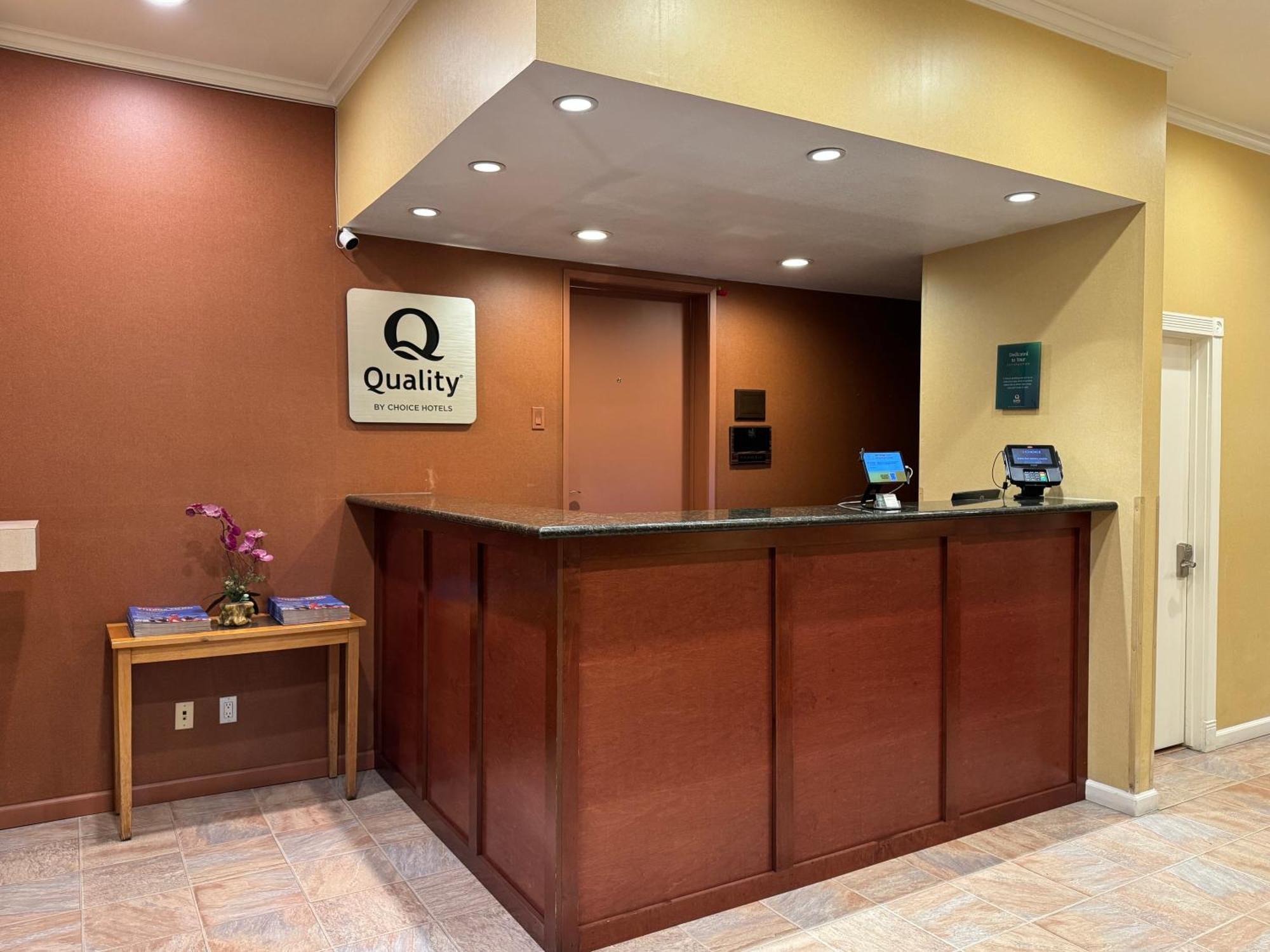 Quality Inn 2*